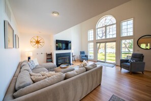 TV, table tennis - Riverfront Retreat 7mil from MD Renaissance Fest! (Riva)