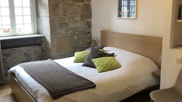 1 Schlafzimmer, Schreibtisch, Bügeleisen/Bügelbrett, Reisekinderbett