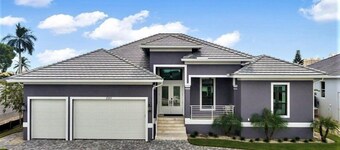 Live in Luxury; Walk to the beach, shops and more