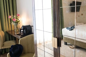 1 bedroom, minibar, in-room safe, desk