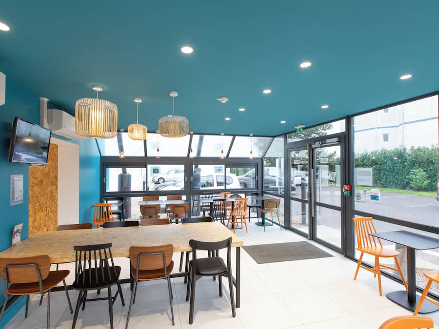 Desayuno buffet diario (EUR 9.90 por persona)