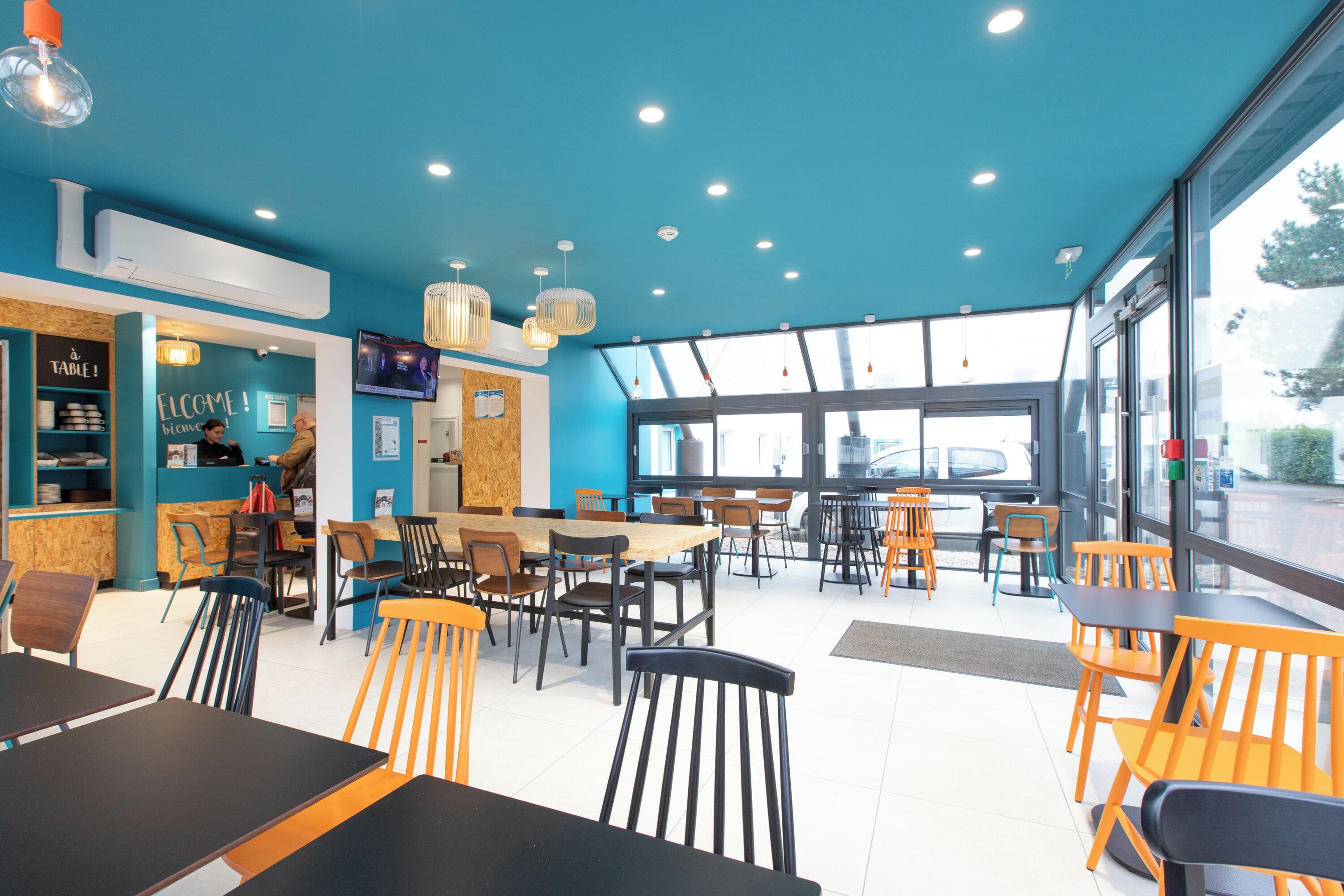 Daily buffet breakfast (EUR 9.90 per person)