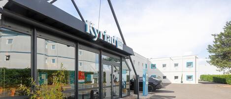 A building with a sign reading 'Kyriad ECO'.
