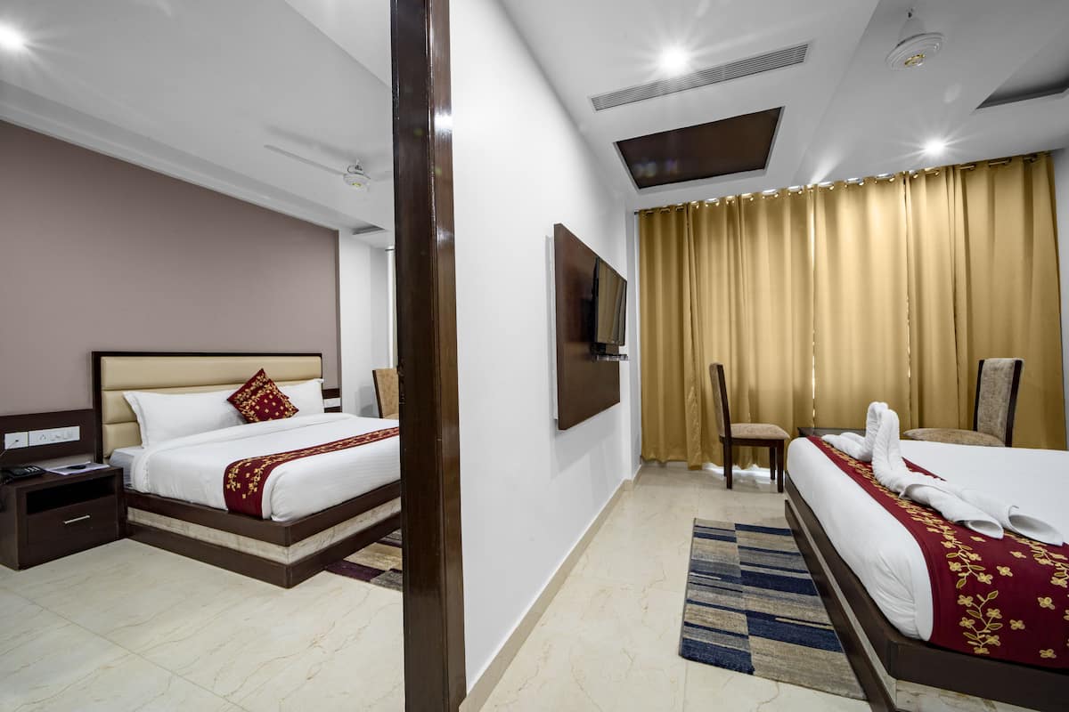 Family Suite | Egyptian cotton sheets, premium bedding, down comforters, soundproofing