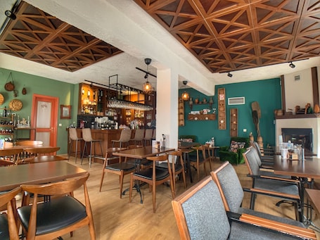 Lunch and dinner served. Guesthouse Monopati