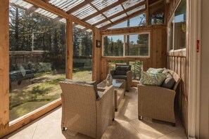 スマートテレビ、DVD プレーヤー、書庫、ビデオライブラリ