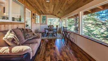 TV connectée, lecteur de DVD, livres, vidéothÚque