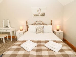 Mökki | 3 makuuhuonetta, yksilöllisesti sisustettu, yksilöllisesti kalustettu