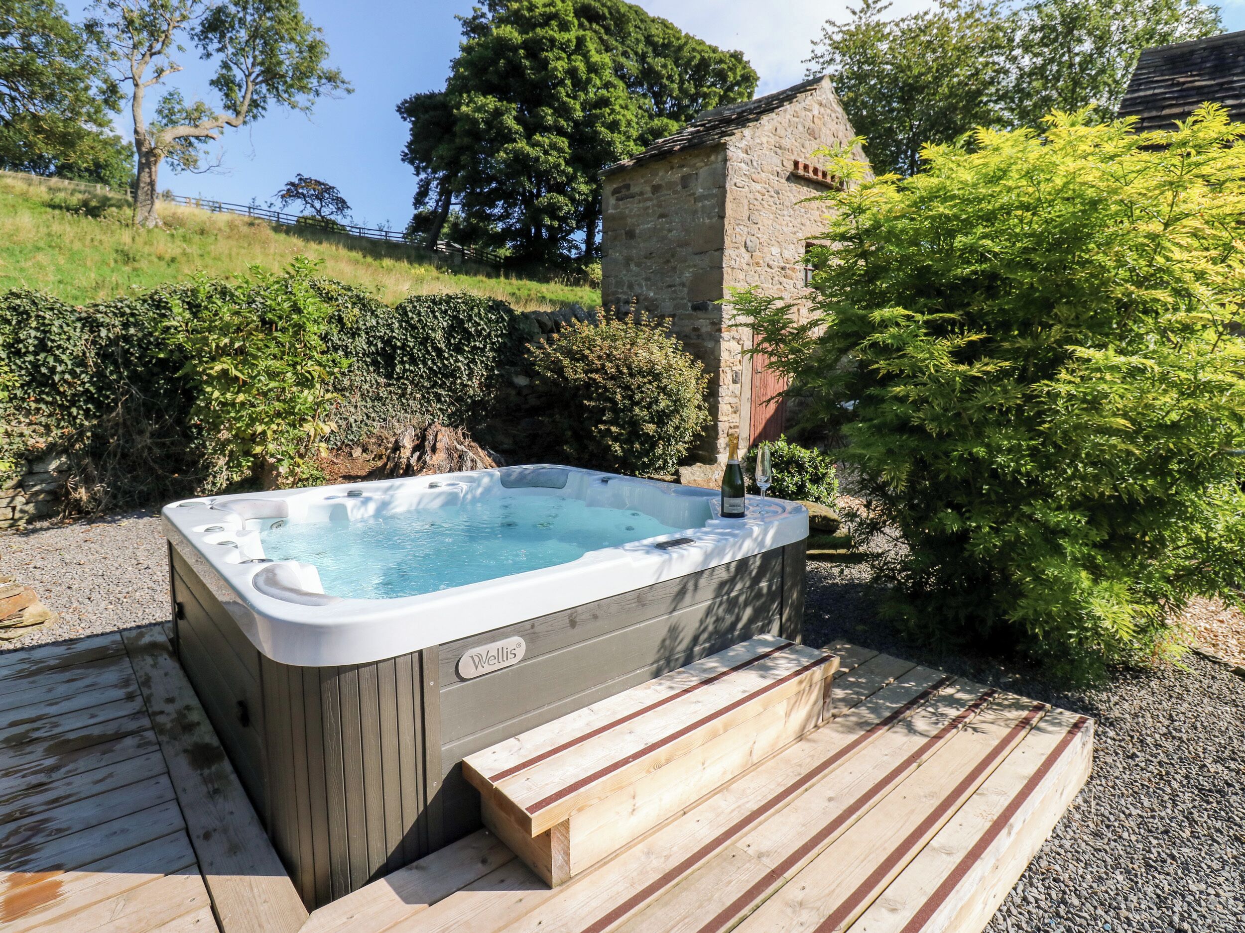 مغطس سبا خارجي