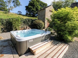 Chaumière | Baignoire à remous extérieure