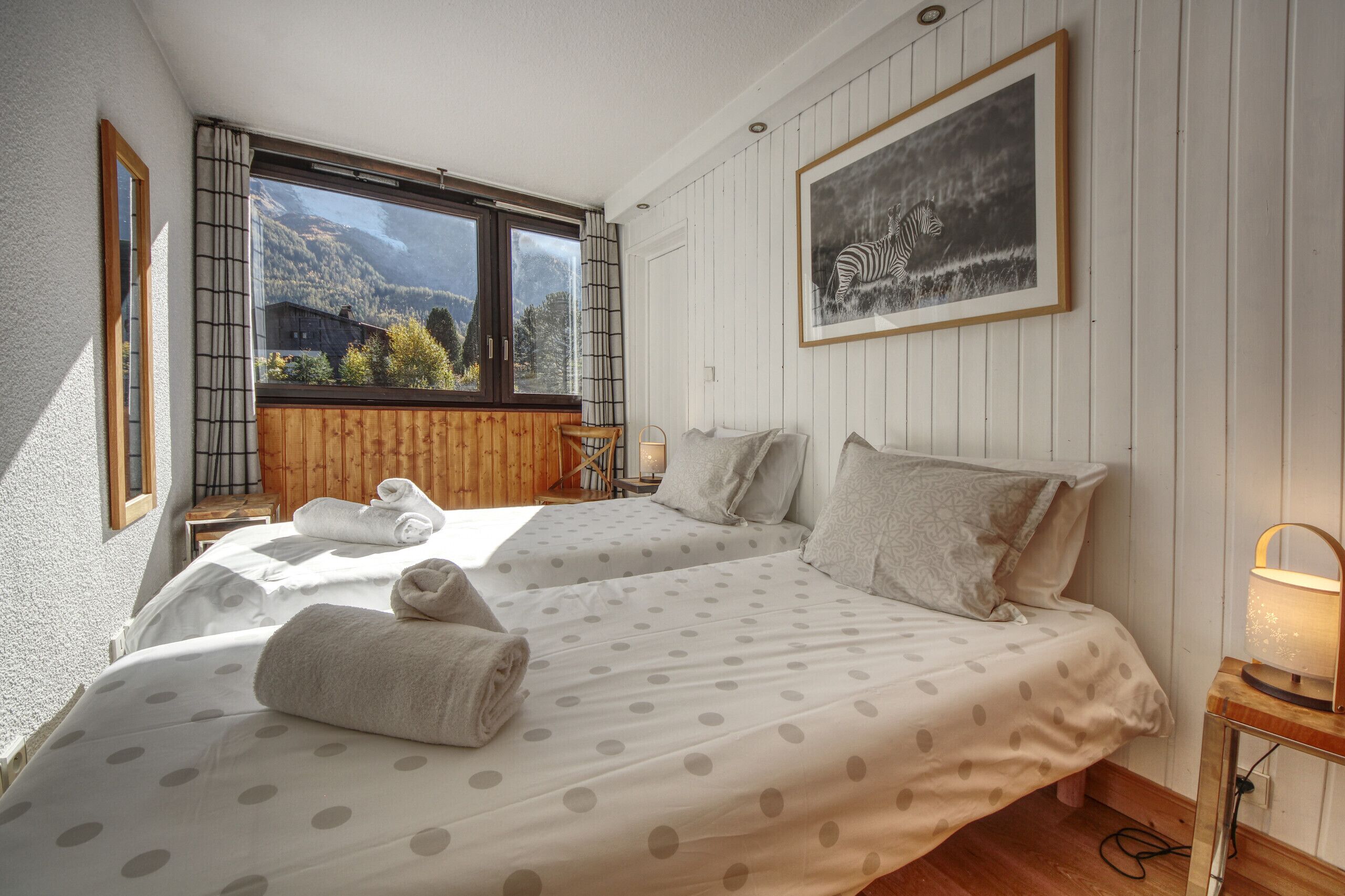 3 slaapkamers, een strijkplank/strijkijzer, gratis wifi, beddengoed