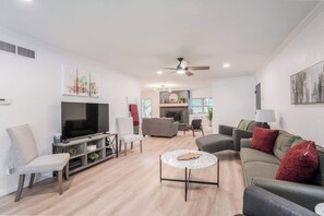 TV, fireplace, Netflix, Hulu