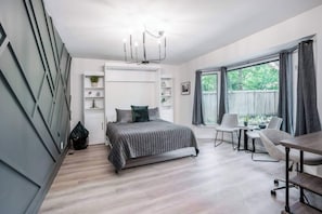 6 Schlafzimmer, Betten mit Memory-Foam-Matratzen, Verdunkelungsvorhänge