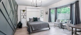 East Side Emerald - Incredible Location!  Pool Table, Fire Pit, 2K