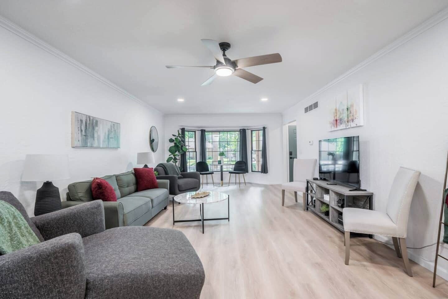 TV connectée, cheminée, Netflix, Hulu