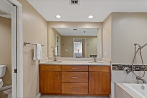 Bathtub, hair dryer, towels, soap - The HEART of Longboat Key (Long Boat Key)