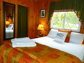 3 bedrooms, iron/ironing board, bed sheets