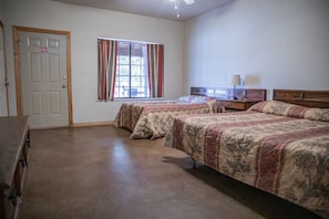 1 bedroom, WiFi, bed sheets - Cozy retreat on the lake (Graham)