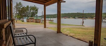 Cozy retreat on the lake