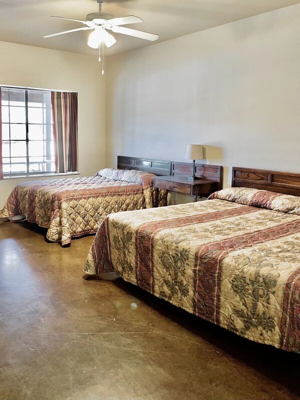 1 bedroom, WiFi, bed sheets - Cozy retreat on the lake (Graham)