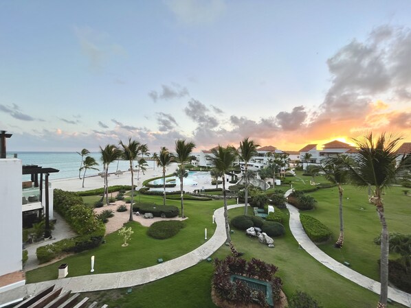 Property grounds - Beautiful top floor beach front condo in the center of cap cana. (Punta Cana)