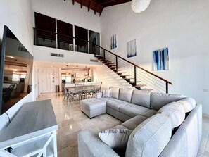 Smart TV - Beautiful top floor beach front condo in the center of cap cana. (Punta Cana)