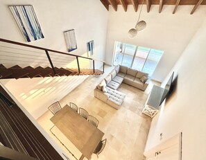 Smart TV - Beautiful top floor beach front condo in the center of cap cana. (Punta Cana)