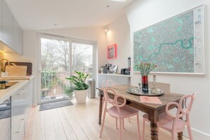 Private kitchen - Stylish 2 Bedroom Apartment in London (London)
