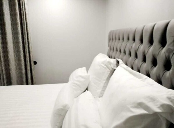 4 bedrooms, iron/ironing board, free WiFi, bed sheets