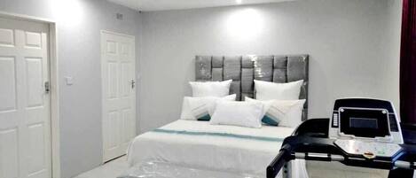4 bedrooms, iron/ironing board, free WiFi, bed sheets