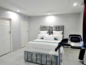 4 bedrooms, iron/ironing board, free WiFi, bed sheets