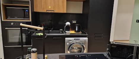 Appartement | Cuisine privée | Réfrigérateur, micro-ondes, four, plaque de cuisson