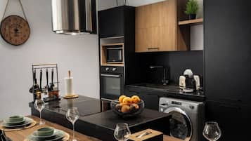 冰箱、微波炉、烤箱、炉灶