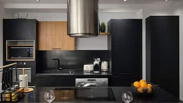 Réfrigérateur, micro-ondes, four, plaque de cuisson