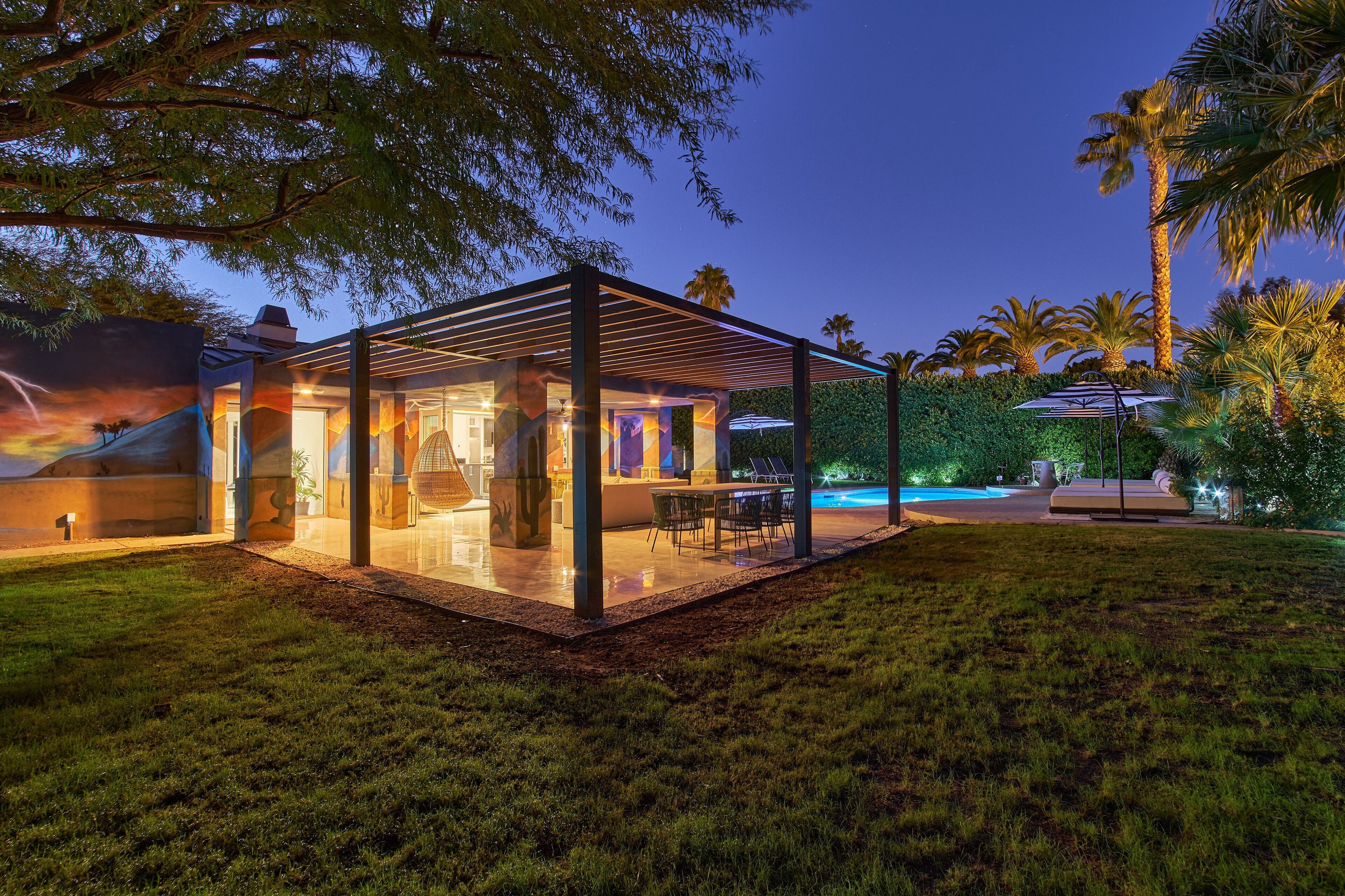 حمّام سباحة خارجي، حمّام سباحة مُدفَّأ