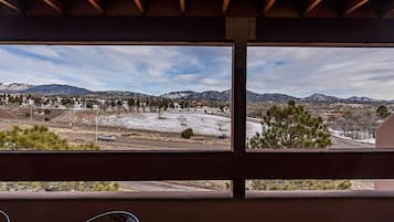 Condo (2 Bedrooms) | Property amenity