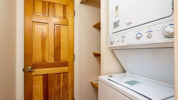 Condo (2 Bedrooms) | Property amenity