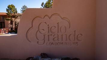 Condo (2 Bedrooms) | Property amenity