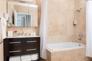 Pink Guava | Bathroom - Le Soleil d'Or CaymanBrac (West End)