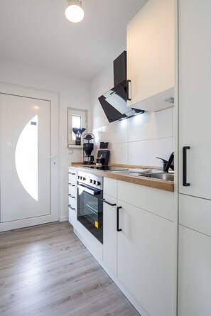 Kühlschrank, Ofen, Herdplatte, Geschirrspüler