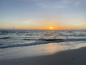 In Strandnähe, Liegestühle, Strandtücher