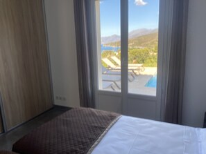 3 عدّة غرف نوم ومكتب ومكواة/لوح كي وسرير سفر