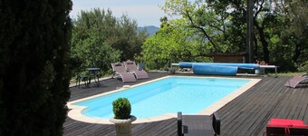 Barjac Villa Pastis - Self-catering cottage with swimming pool and view of the Cevennes mountains
