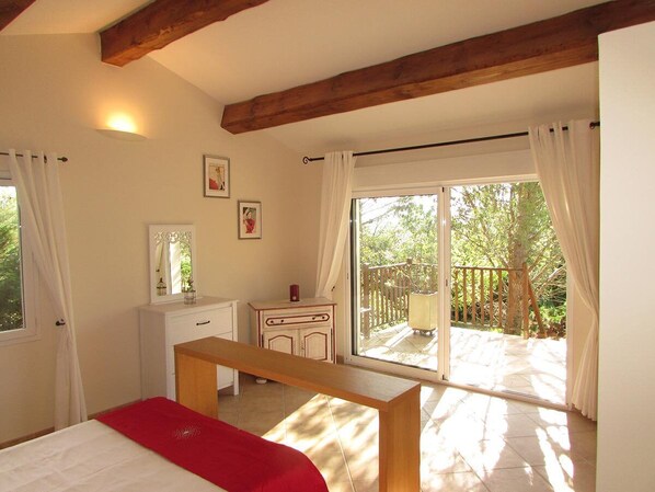 1 bedroom, iron/ironing board, travel crib, free WiFi - Barjac Villa Pastis - Self-catering cottage with swimming pool and view of the Cevennes mountains (Barjac)