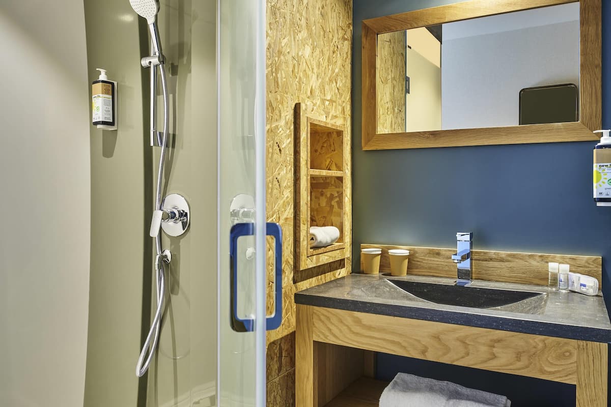 Premium bedding, soundproofing, free WiFi, bed sheets