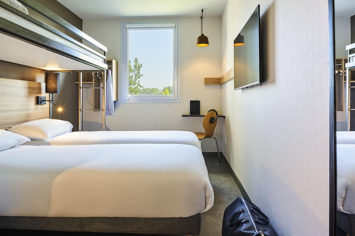 Premium bedding, soundproofing, free WiFi, bed sheets