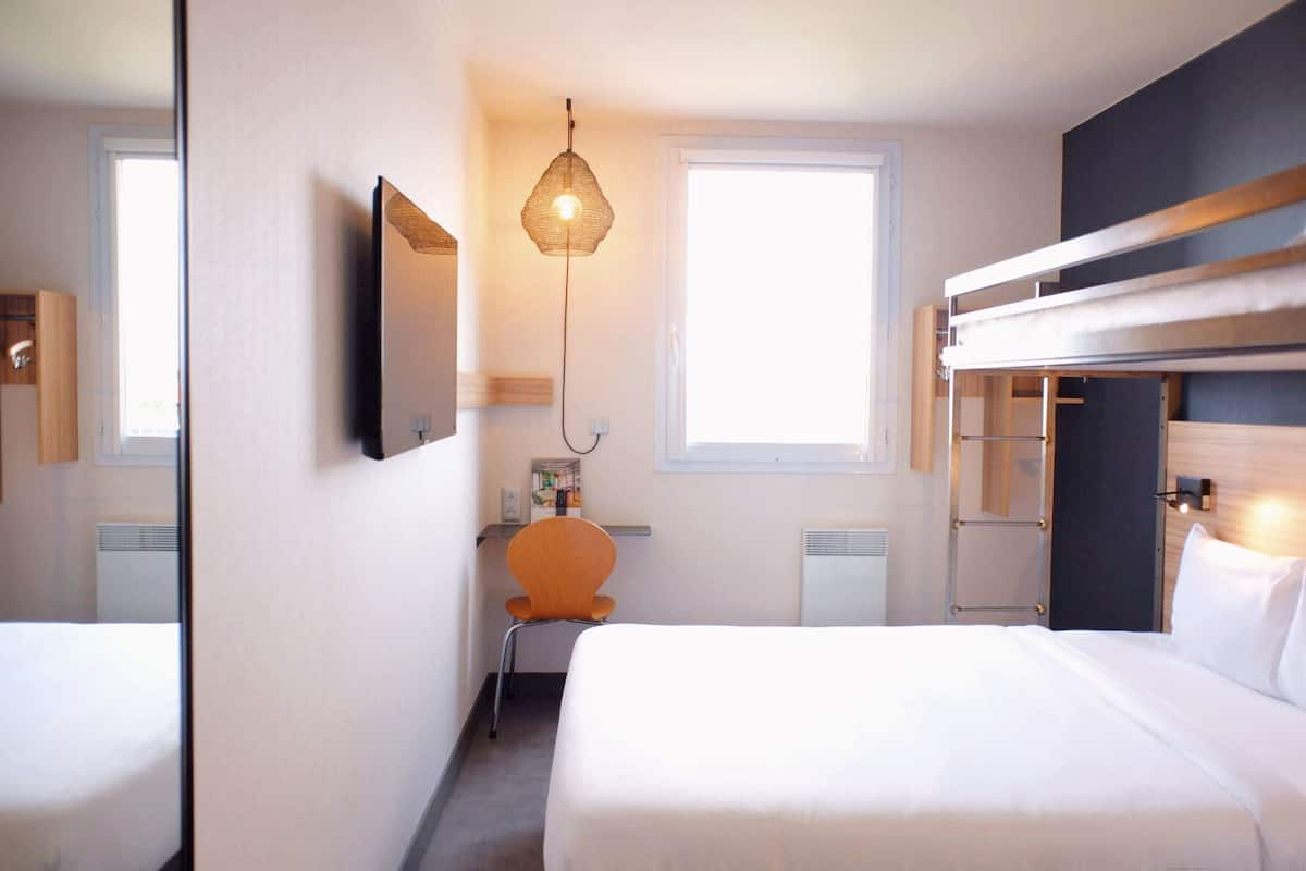 Standard Room, Multiple Beds | Premium bedding, soundproofing, free WiFi, bed sheets