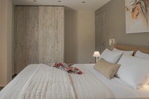 Panoramic Apartment, 2 Bedrooms, Balcony, Sea View | 2 bedrooms, individually decorated, individually furnished - Queen Bee Residence (Kefalonia)