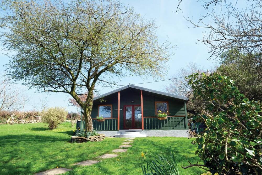 Merlins Cabin - 2 Bedroom - Blaen Cedi Farm