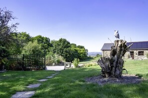 Property grounds - Merlins Cabin - 2 Bedroom - Blaen Cedi Farm (Swansea)